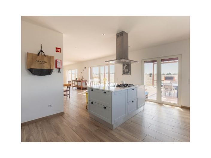Image No.38-5 Bed House for sale
