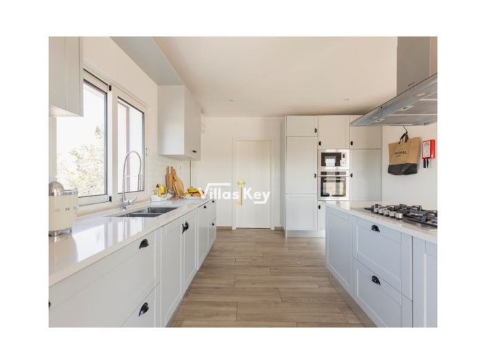 Image No.41-5 Bed House for sale