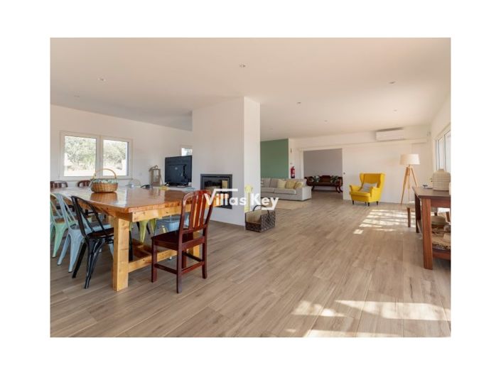 Image No.45-5 Bed House for sale