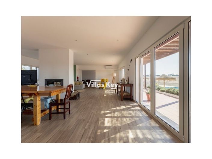 Image No.46-5 Bed House for sale