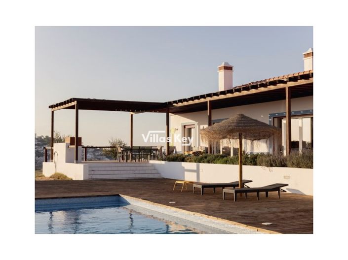Image No.6-5 Bed House for sale