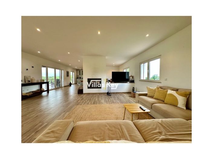 Image No.9-5 Bed House for sale