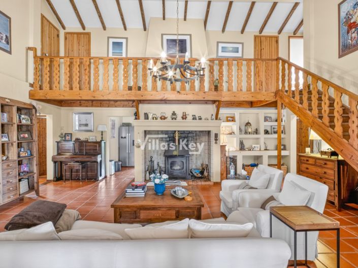 Image No.32-4 Bed Farmhouse for sale