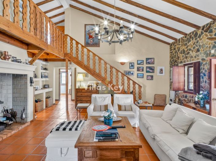 Image No.41-4 Bed Farmhouse for sale