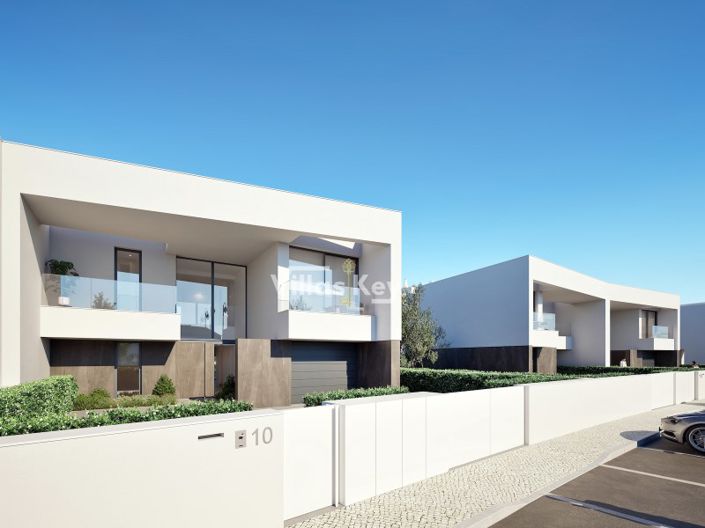 Image No.8-4 Bed House for sale
