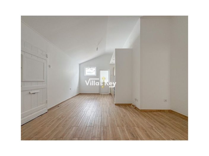 Image No.9-2 Bed House for sale