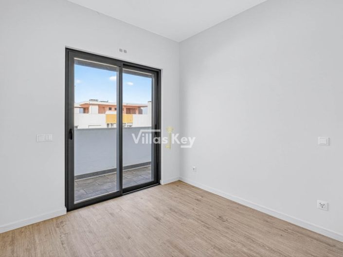 Image No.14-4 Bed Apartment for sale