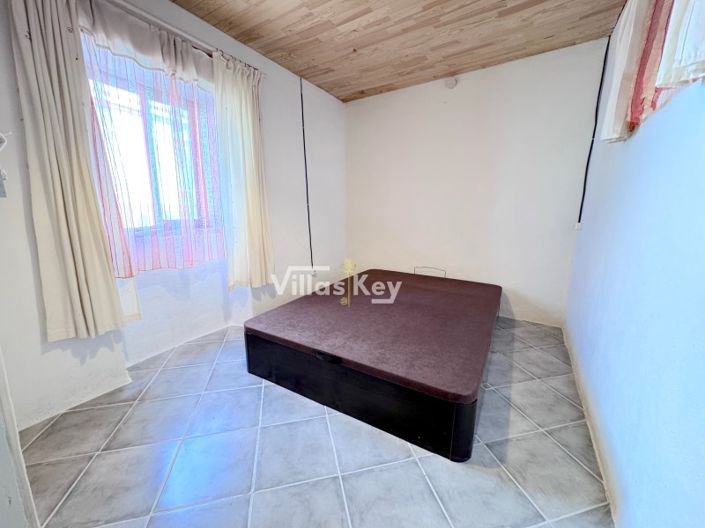 Image No.5-2 Bed House for sale