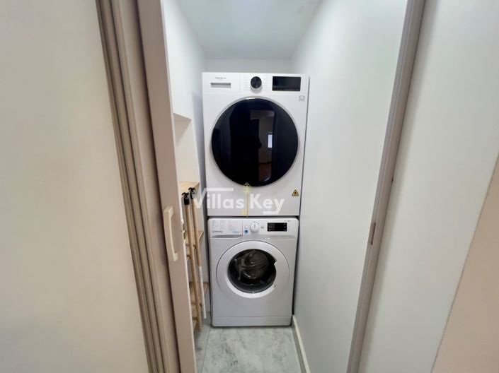 Image No.8-1 Bed House for sale