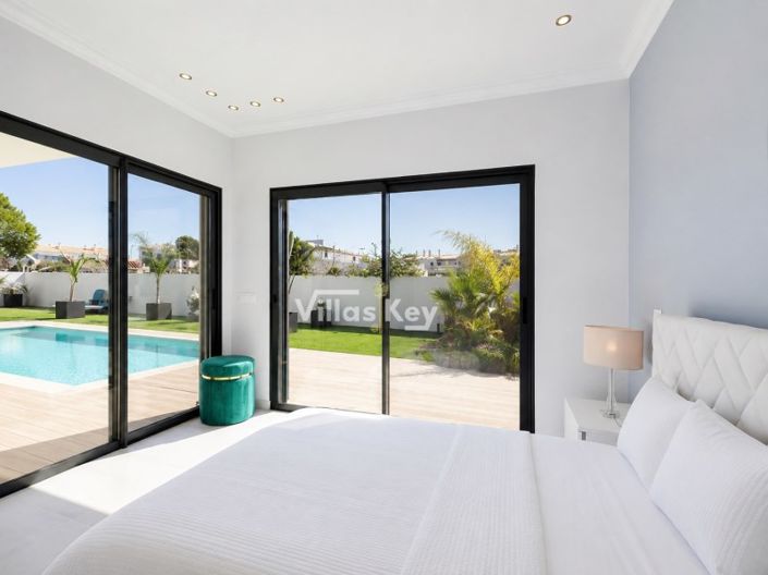 Image No.16-4 Bed House for sale