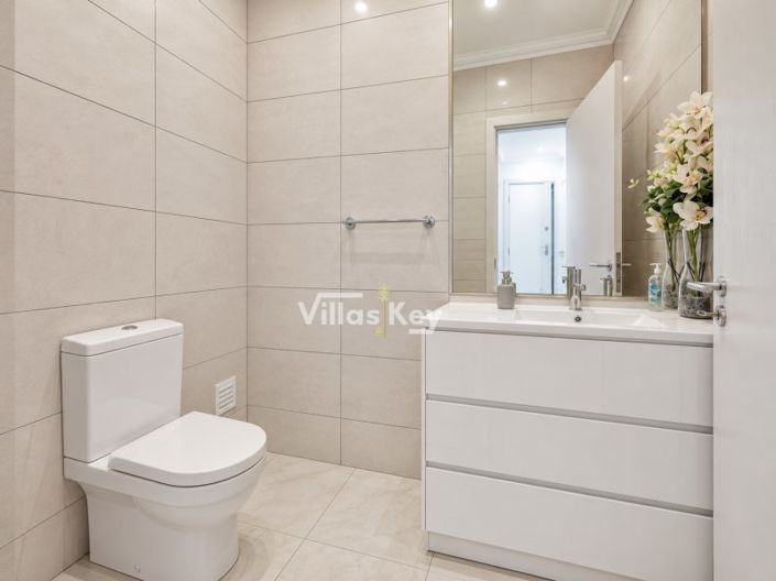 Image No.20-4 Bed House for sale