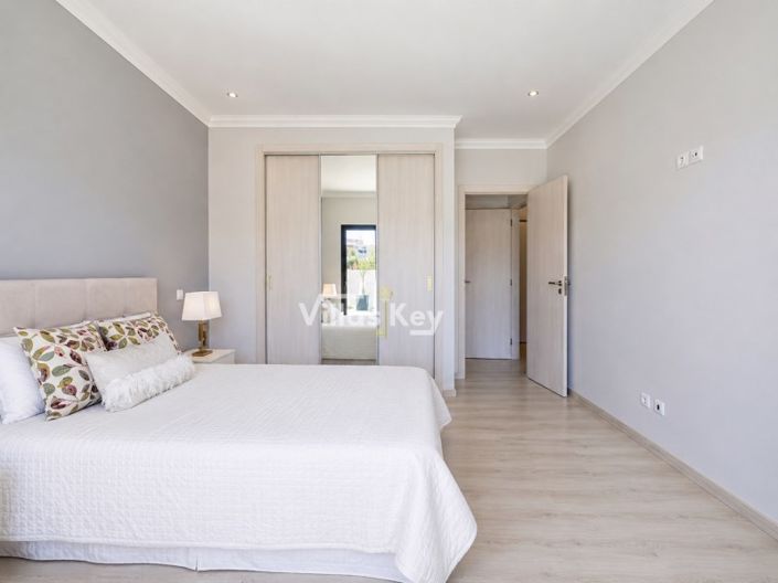 Image No.25-4 Bed House for sale