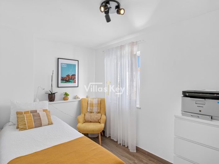 Image No.12-3 Bed House for sale