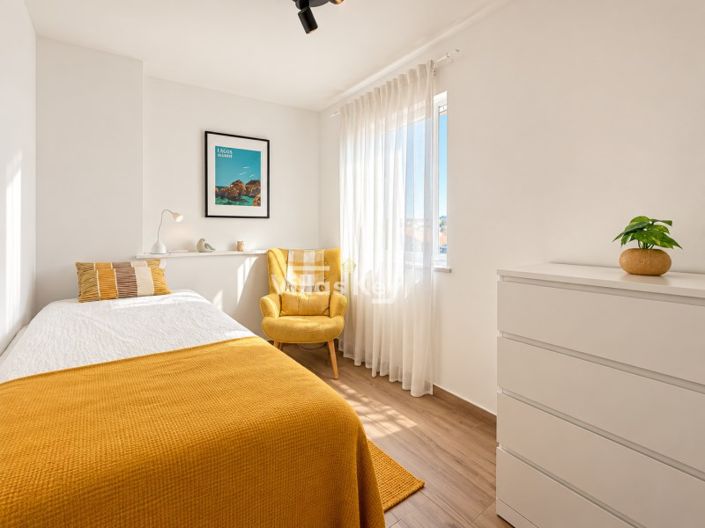 Image No.19-3 Bed House for sale