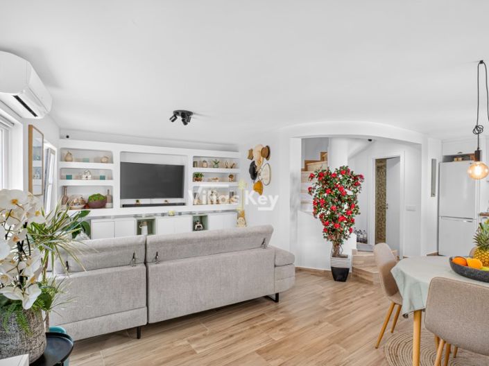 Image No.8-3 Bed House for sale