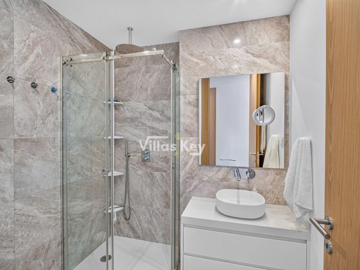 Image No.30-3 Bed Apartment for sale