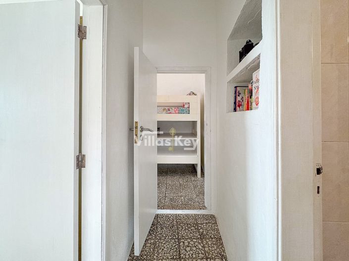 Image No.11-3 Bed House for sale
