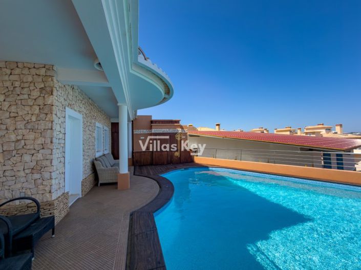 Image No.2-4 Bed House for sale