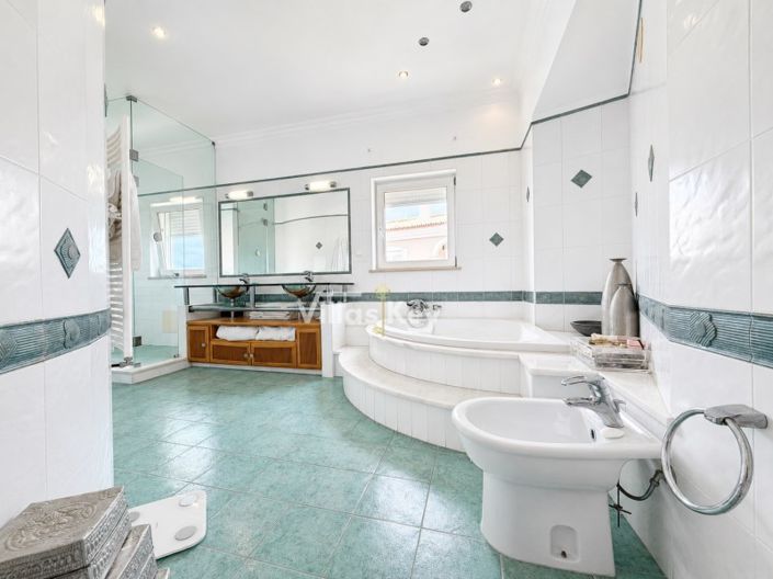 Image No.22-4 Bed House for sale