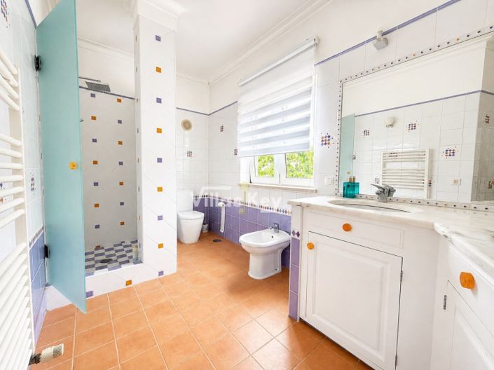 Image No.25-4 Bed House for sale