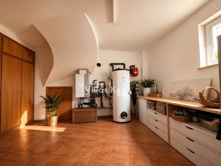 Image No.28-4 Bed House for sale