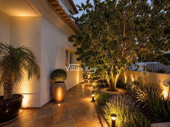 Image No.30-4 Bed House for sale