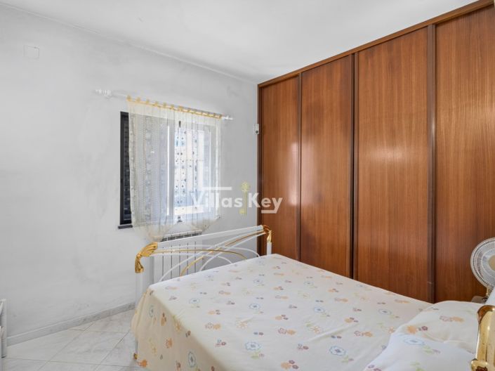 Image No.12-7 Bed House for sale