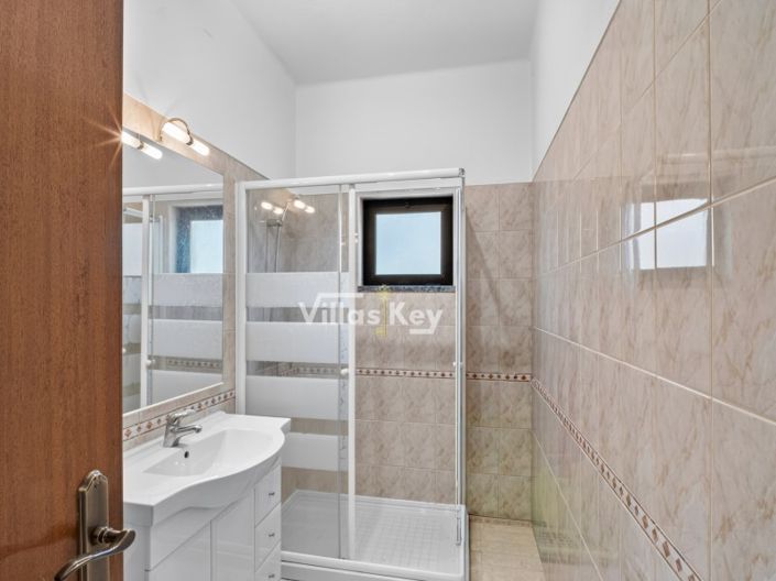 Image No.13-7 Bed House for sale