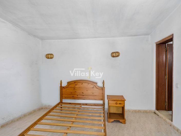 Image No.25-7 Bed House for sale