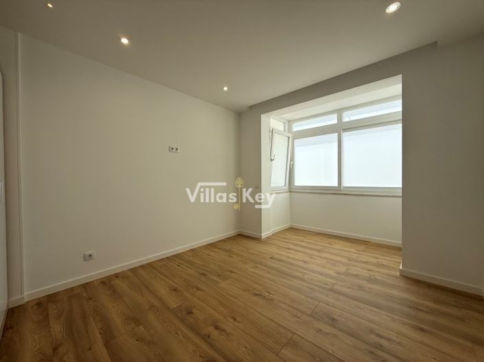 Image No.11-3 Bed Apartment for sale