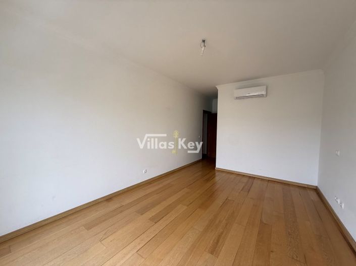 Image No.17-3 Bed Apartment for sale