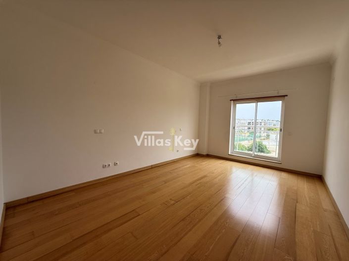 Image No.18-3 Bed Apartment for sale