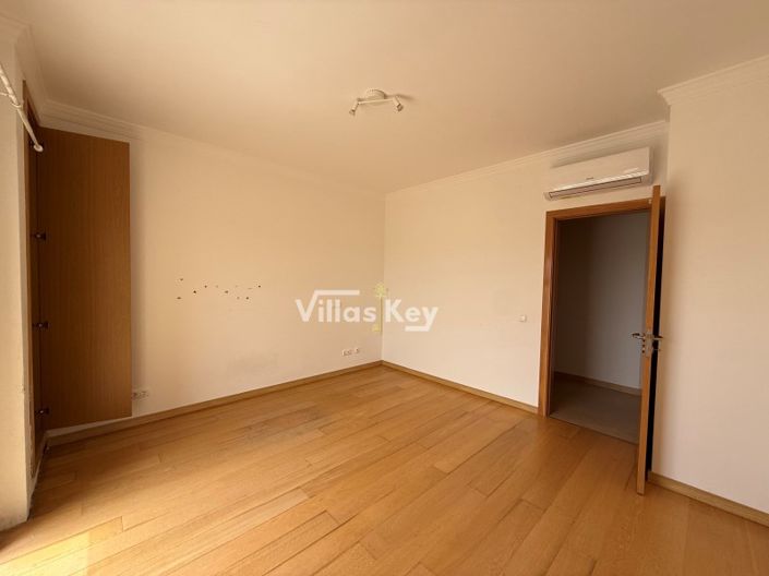 Image No.20-3 Bed Apartment for sale