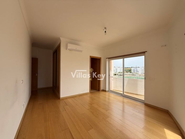 Image No.21-3 Bed Apartment for sale