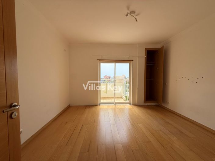 Image No.22-3 Bed Apartment for sale