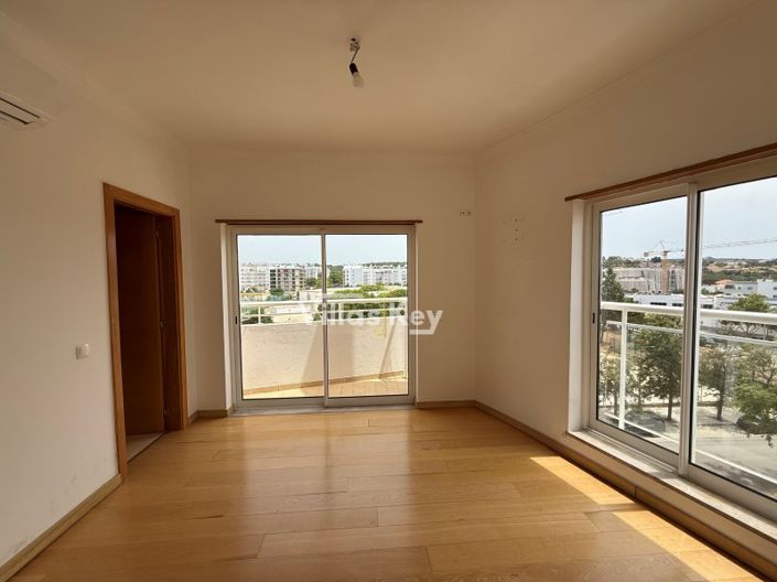Image No.23-3 Bed Apartment for sale