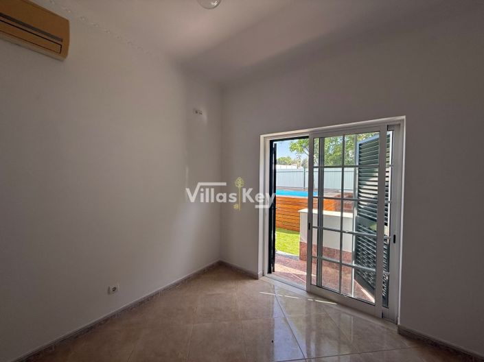 Image No.10-4 Bed House for sale