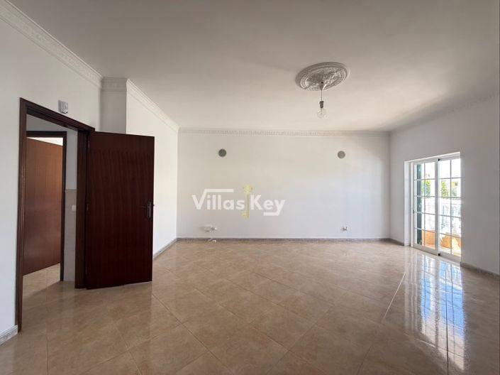 Image No.12-4 Bed House for sale