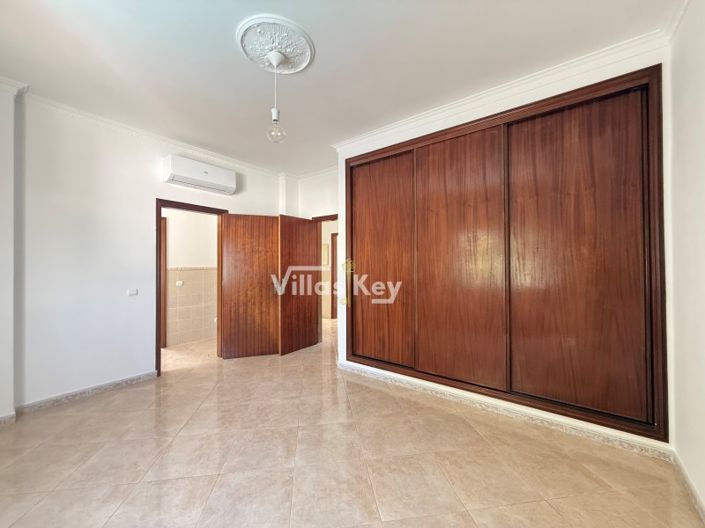 Image No.15-4 Bed House for sale