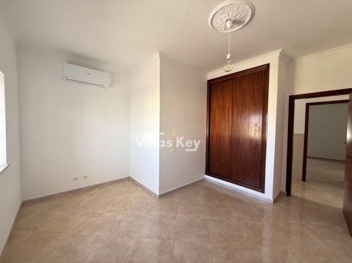 Image No.17-4 Bed House for sale
