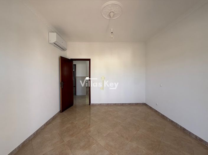 Image No.18-4 Bed House for sale
