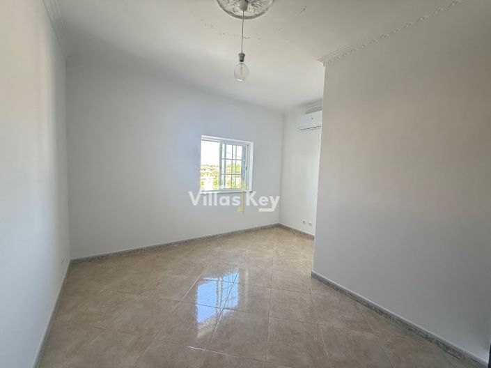 Image No.19-4 Bed House for sale