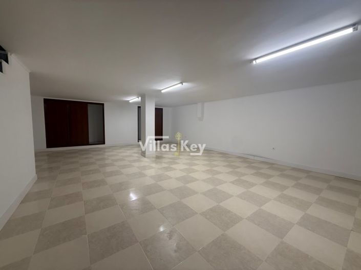 Image No.23-4 Bed House for sale