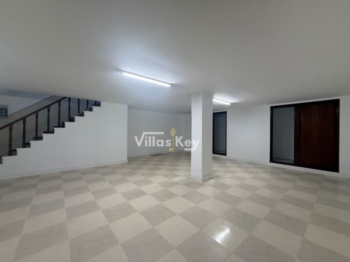 Image No.24-4 Bed House for sale