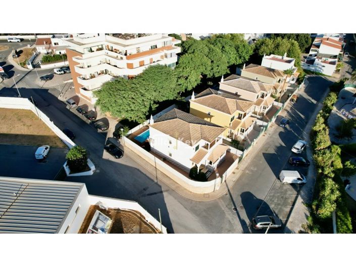 Image No.30-4 Bed House for sale