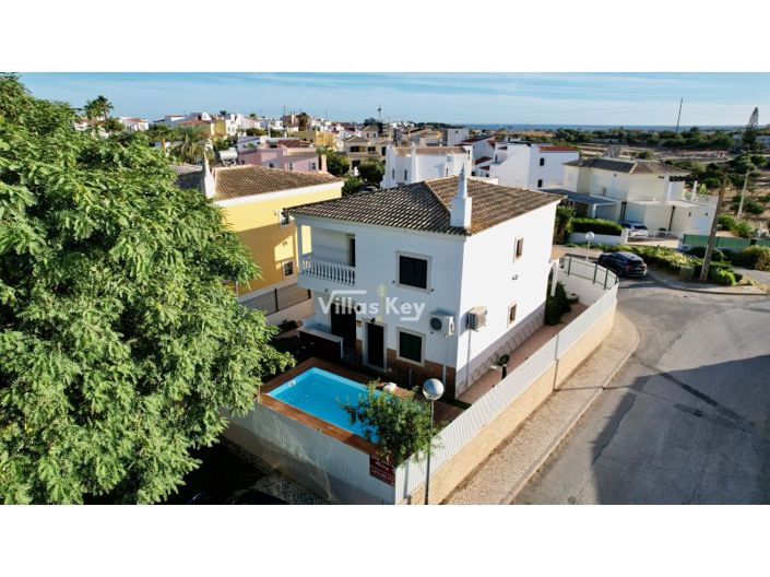 Image No.6-4 Bed House for sale