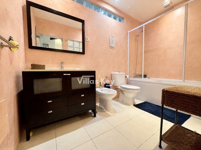 Image No.10-4 Bed House for sale