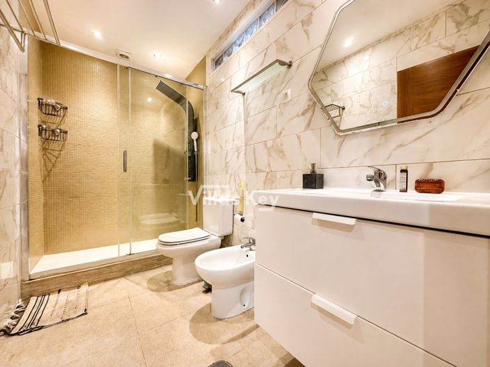 Image No.15-4 Bed House for sale