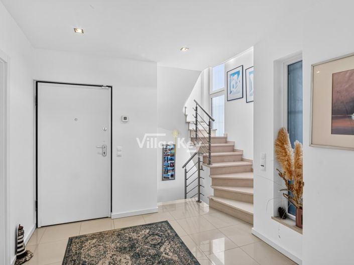 Image No.17-4 Bed House for sale