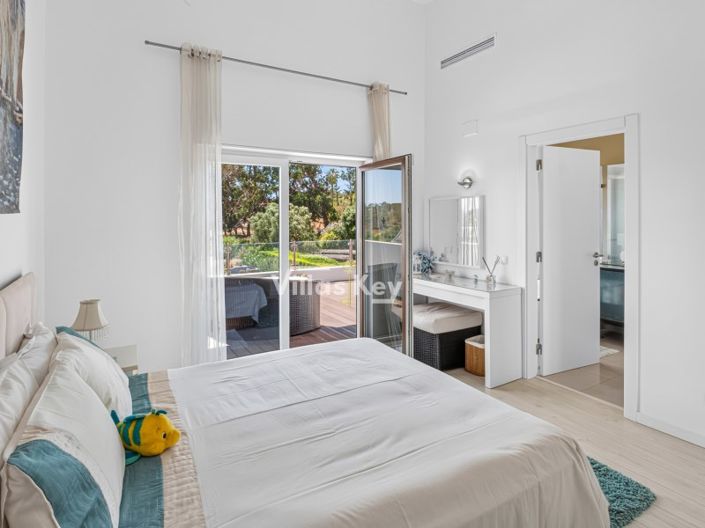 Image No.18-4 Bed House for sale